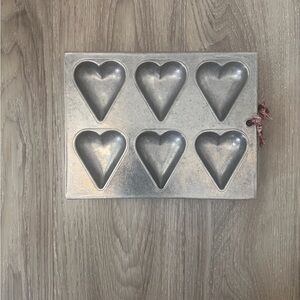 Wilton Colombia Faux Pewter Style Metal Candy Cake Mold Hearts Rustic Baking Pan